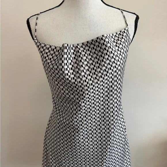 Black and White Dress - Picture 2 of 6